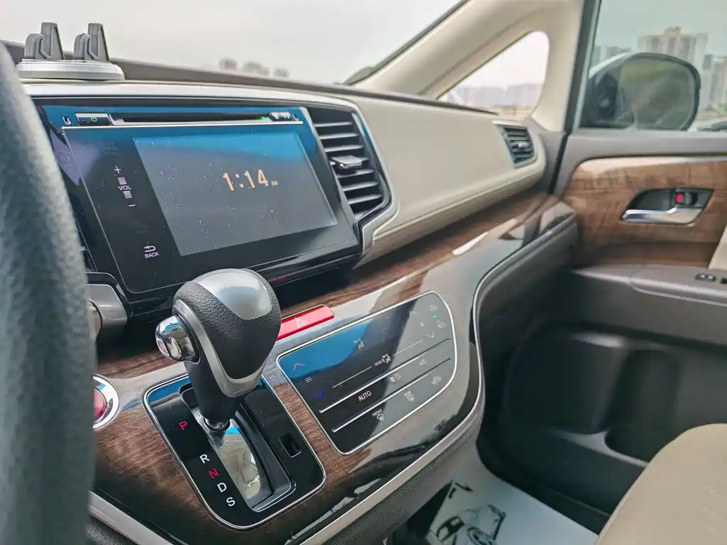 Honda Odyssey 2017 — фото 16