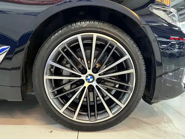 BMW 5 Series 2021