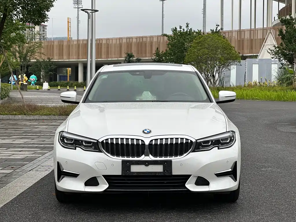 BMW 3 Series 2019 — фото 2