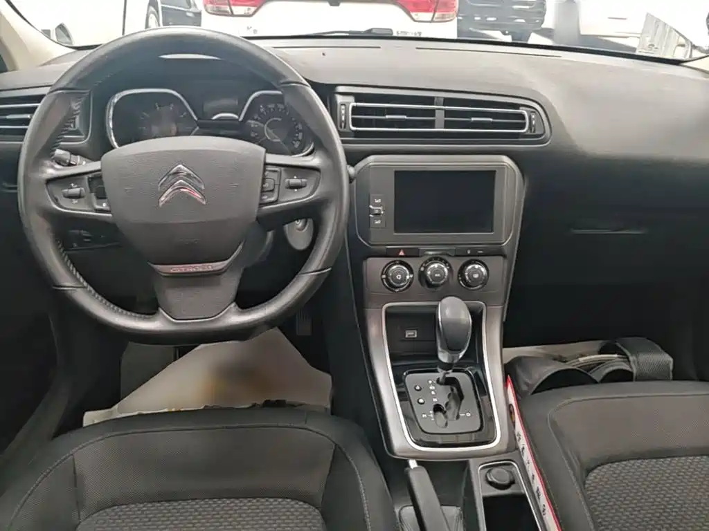 Citroen C4 2018 — фото 10