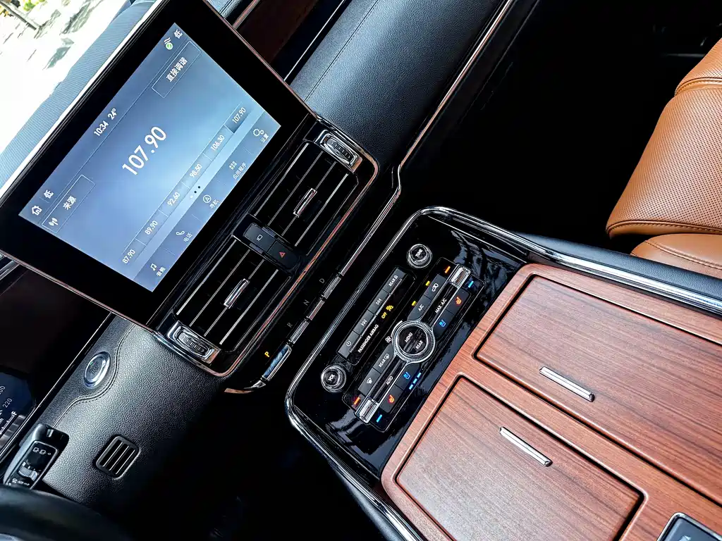 Lincoln Navigator 2021 — фото 11