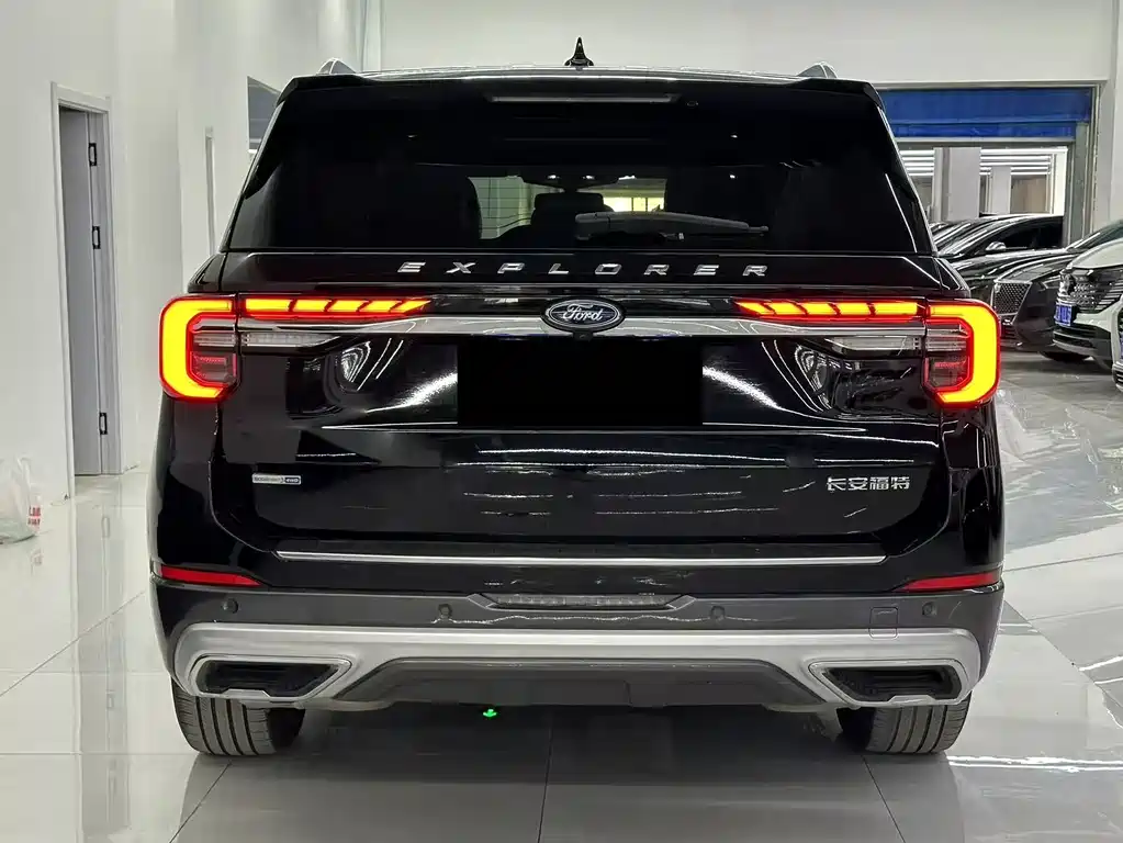 Ford Explorer 2023 — фото 8