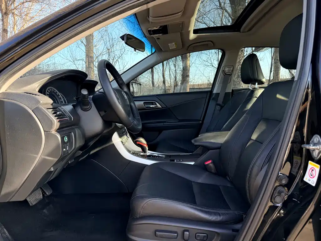Toyota Camry 2019 — фото 10