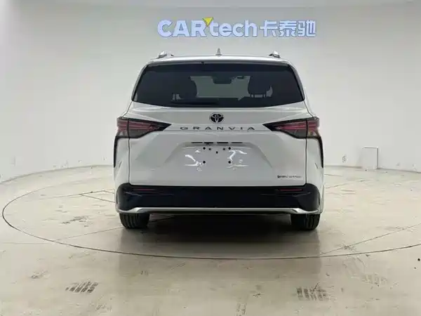 Toyota Granvia 2025