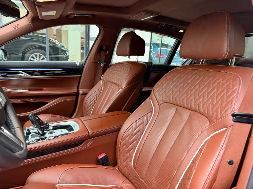 BMW 7 Series 2018 — фото 20