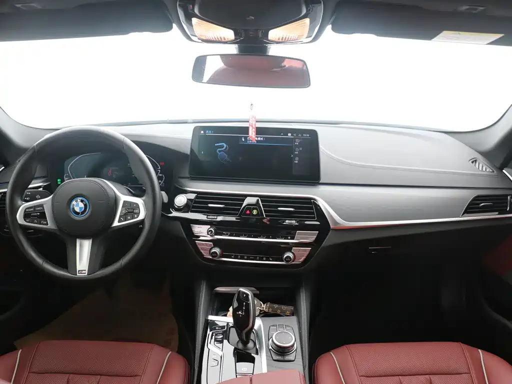 BMW 5 Series New Energy 2022 — фото 10