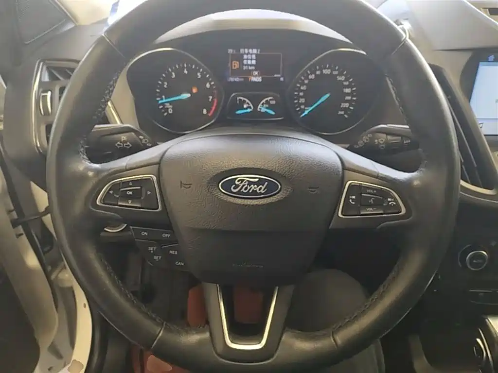 Ford Kuga 2018 — фото 11