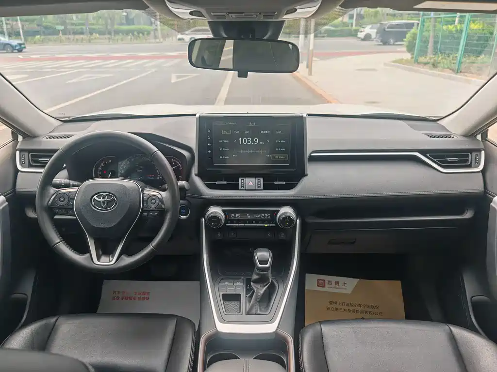 Toyota RAV4 2021 — фото 10
