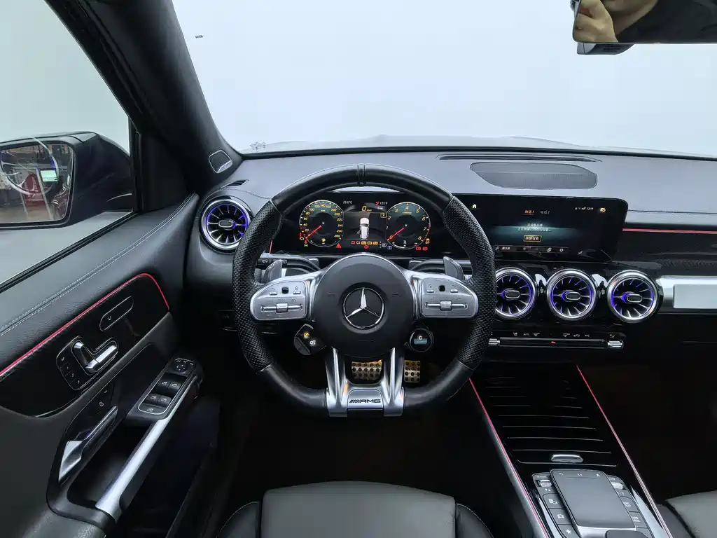 Mercedes-Benz GLB AMG 2023 — фото 8