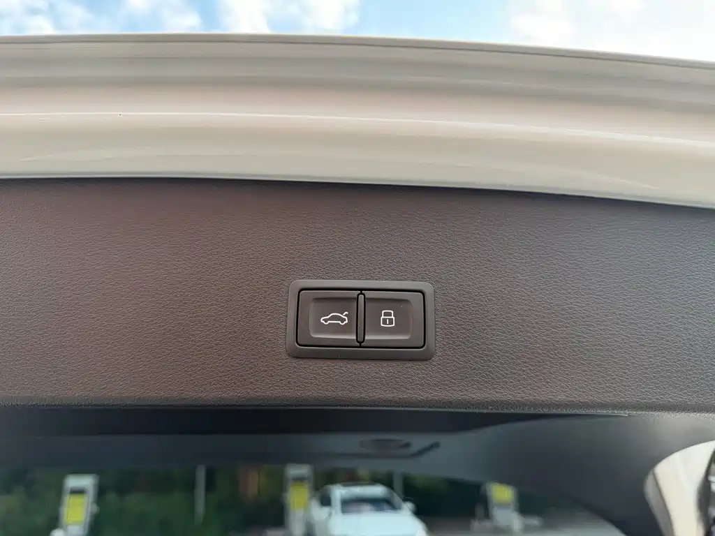 Audi Q2L 2022 — фото 23