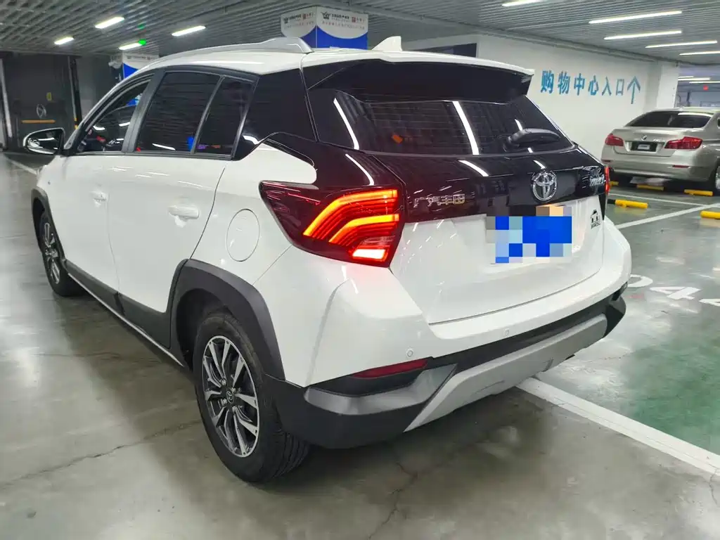 Toyota Yaris L 2022 — фото 12