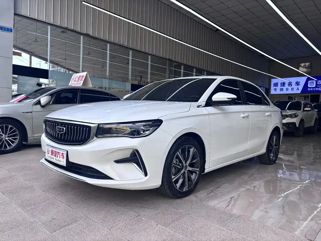 Geely Emgrand 2022