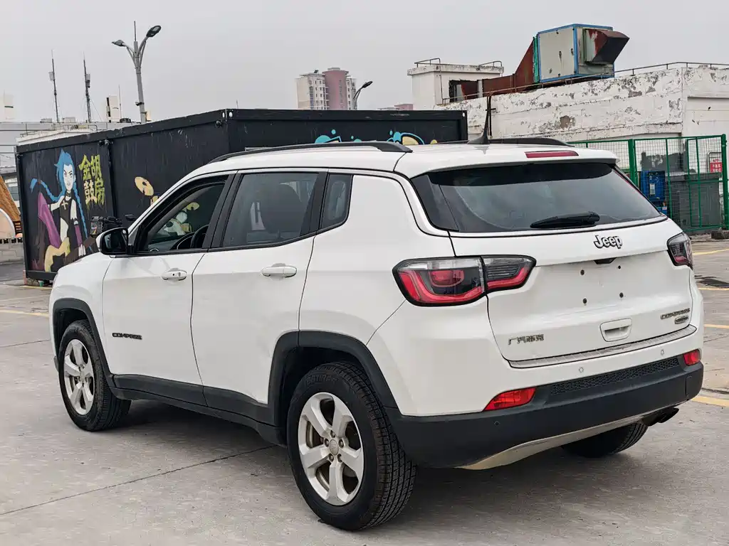 Jeep Compass 2018 — фото 7