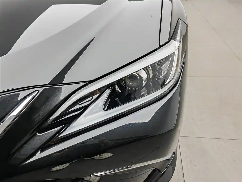 Lexus ES 2020 — фото 7