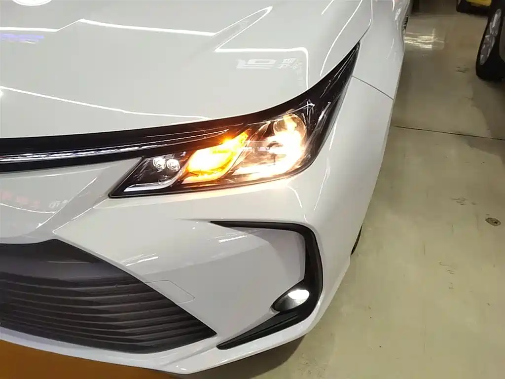 Toyota Corolla 2023 — фото 24
