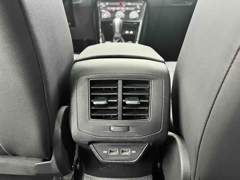 Volkswagen T-Roc 2023 — фото 14