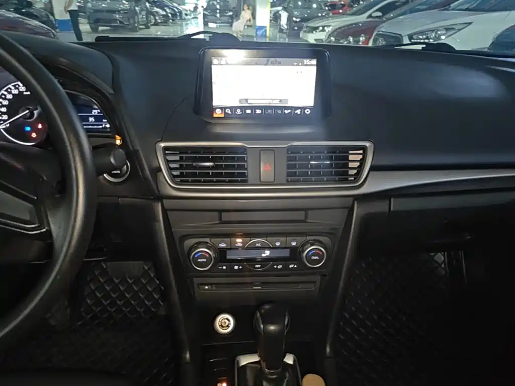 Mazda 3 Axela 2017 — фото 13