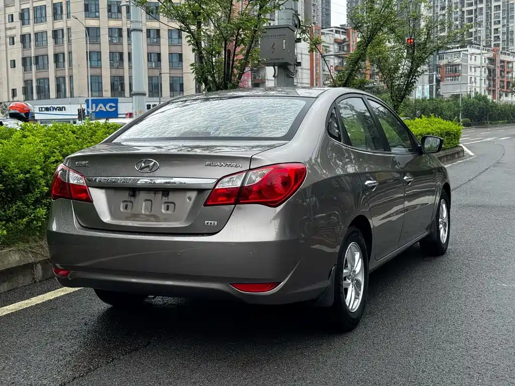 Hyundai Elantra 2015 — фото 20