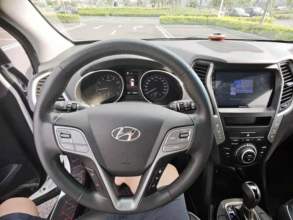 Hyundai Santa Fe 2018 — фото 18