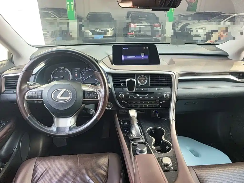 Lexus RX 2018 — фото 10