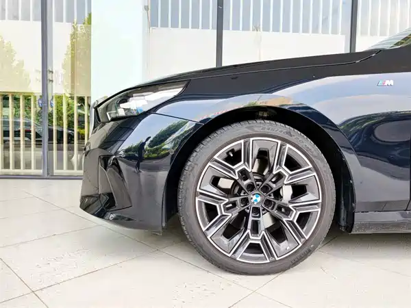 BMW 5 Series 2025