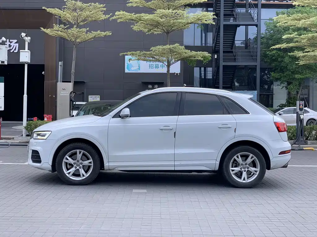 Audi Q3 2018 — фото 15