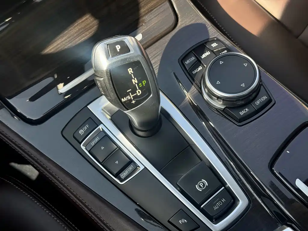 BMW 5 Series 2016 — фото 15