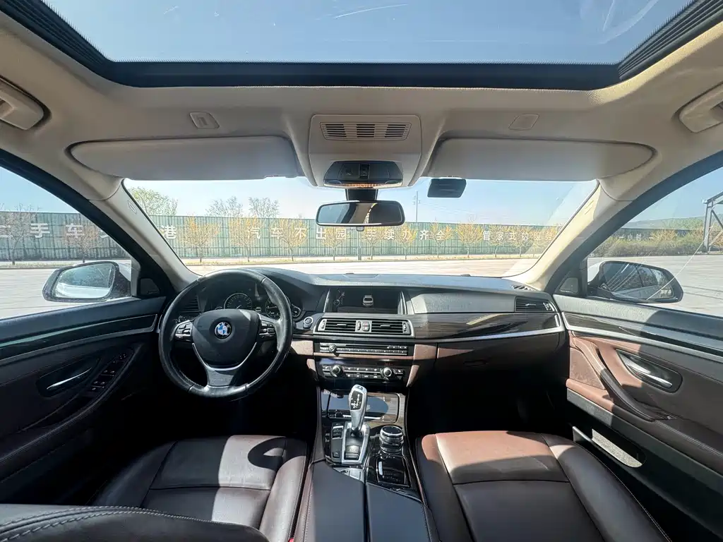 BMW 5 Series 2016 — фото 16