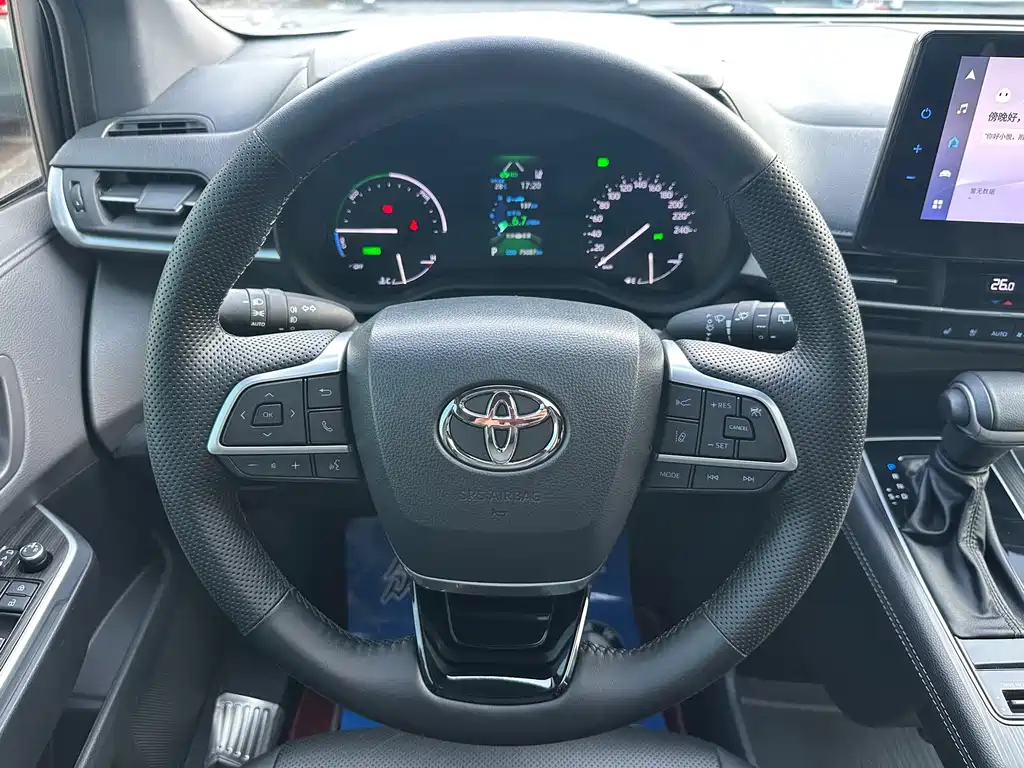 Toyota Sienna 2023 — фото 13