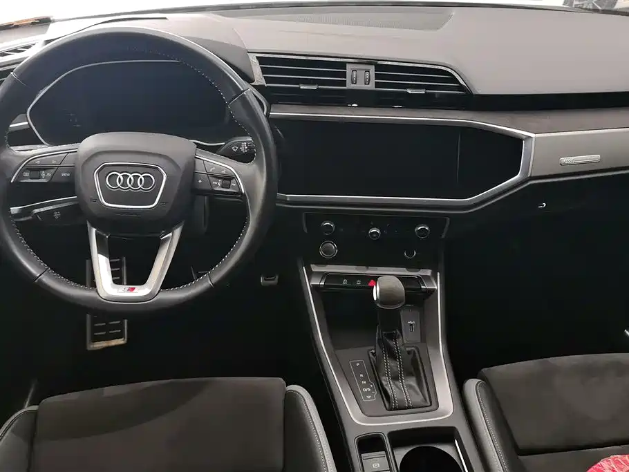 Audi Q3 2020 — фото 12