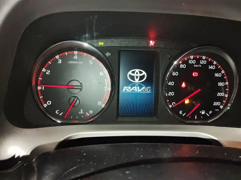 Toyota RAV4 2018 — фото 14