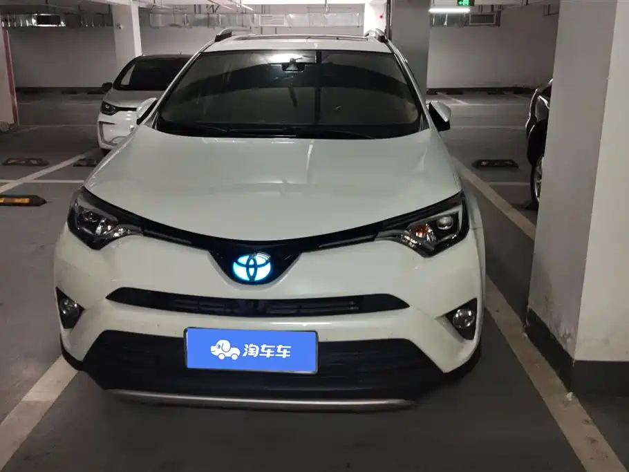 Toyota RAV4 2018 — фото 2