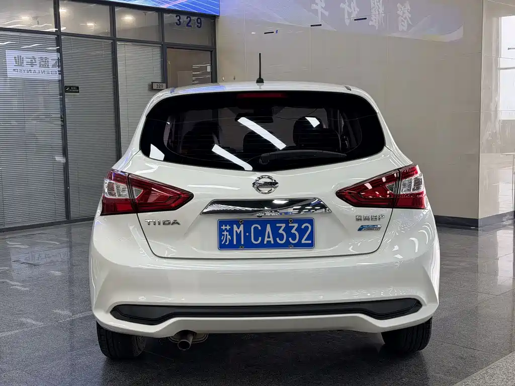 Nissan Tiida 2017 — фото 10