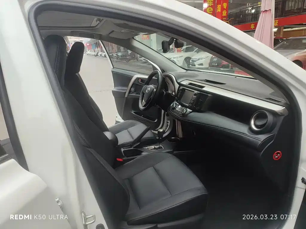 Toyota RAV4 2015 — фото 10