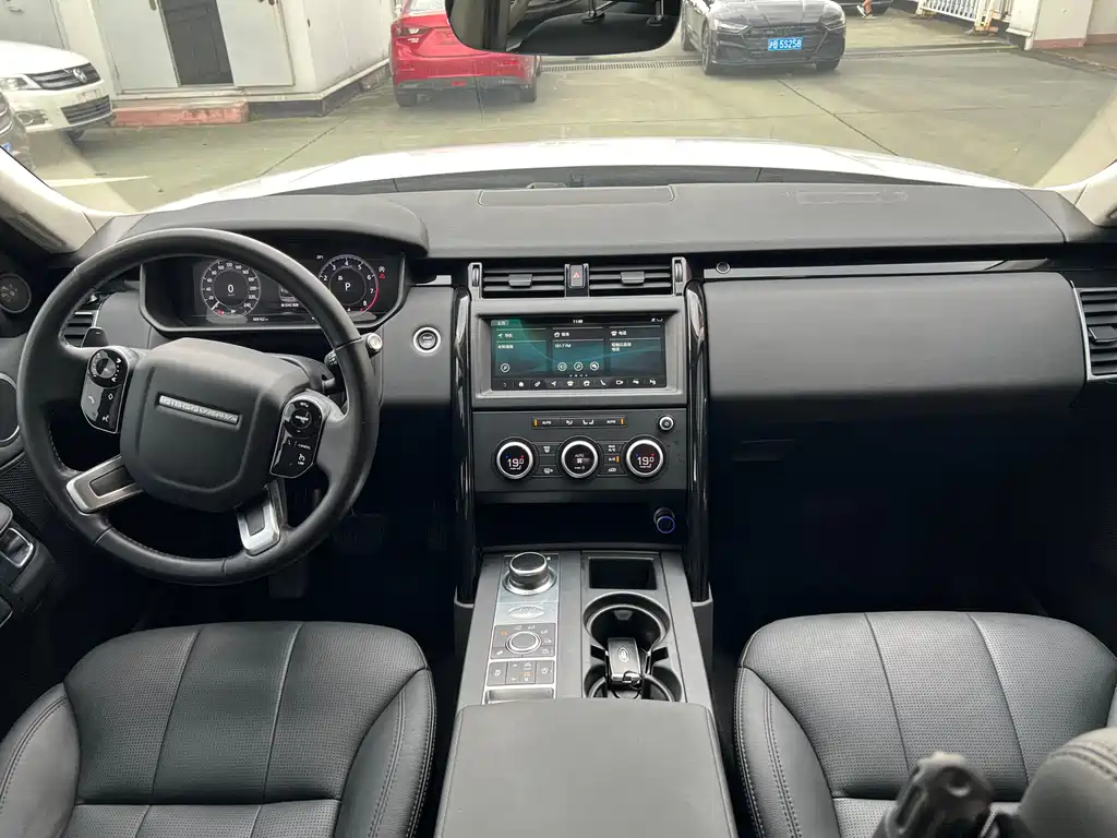 Land Rover Discovery 2020 — фото 11