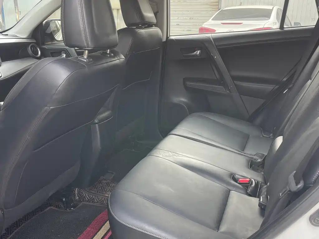 Toyota RAV4 2015 — фото 6