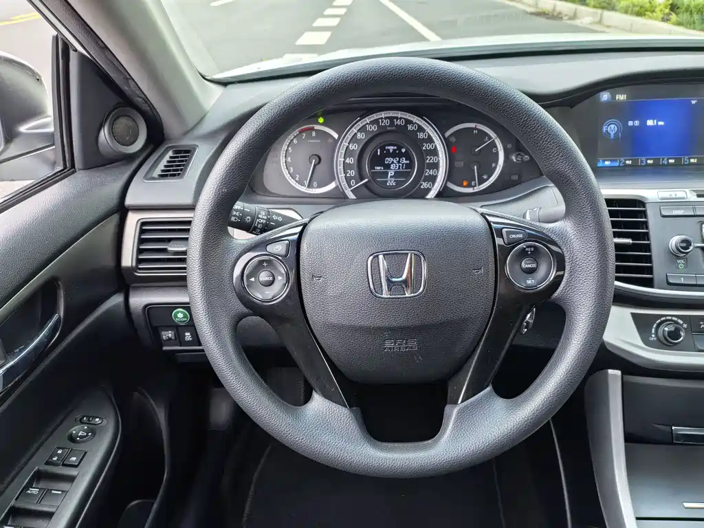 Honda Accord 2016 — фото 9