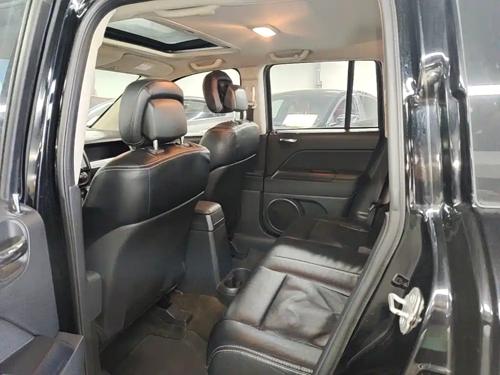 Jeep Compass 2014 — фото 17