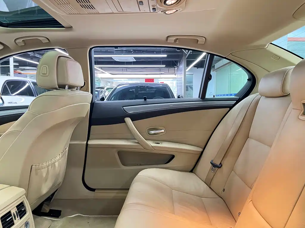 BMW 5 Series 2009 — фото 33