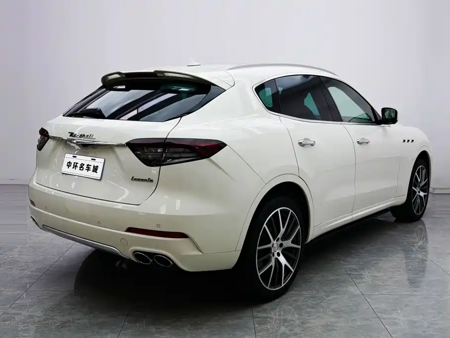 Maserati Levante 2017 — фото 17