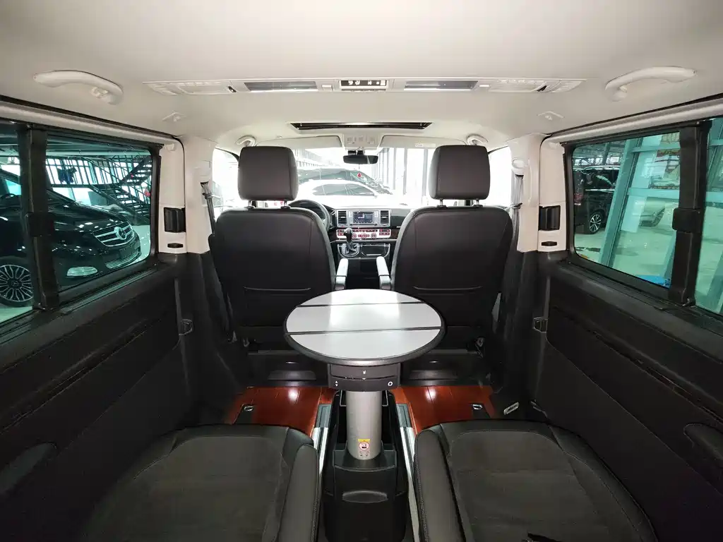 Volkswagen Multivan 2018 — фото 9