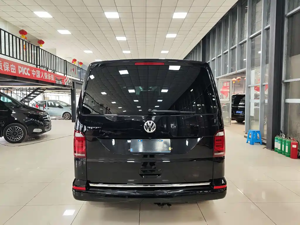Volkswagen Multivan 2018 — фото 32
