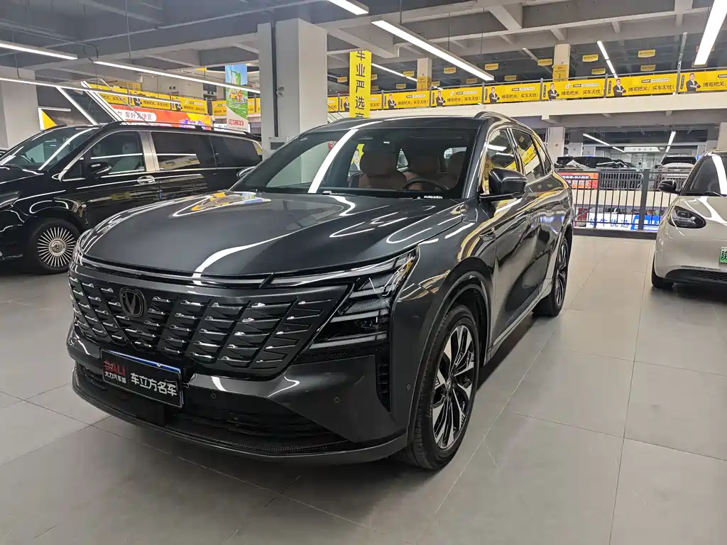 Changan CS75 PLUS 2025 — фото 1