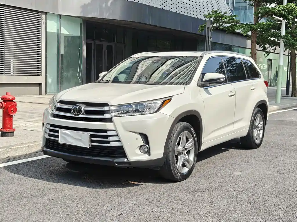 Toyota Highlander 2018 — фото 1