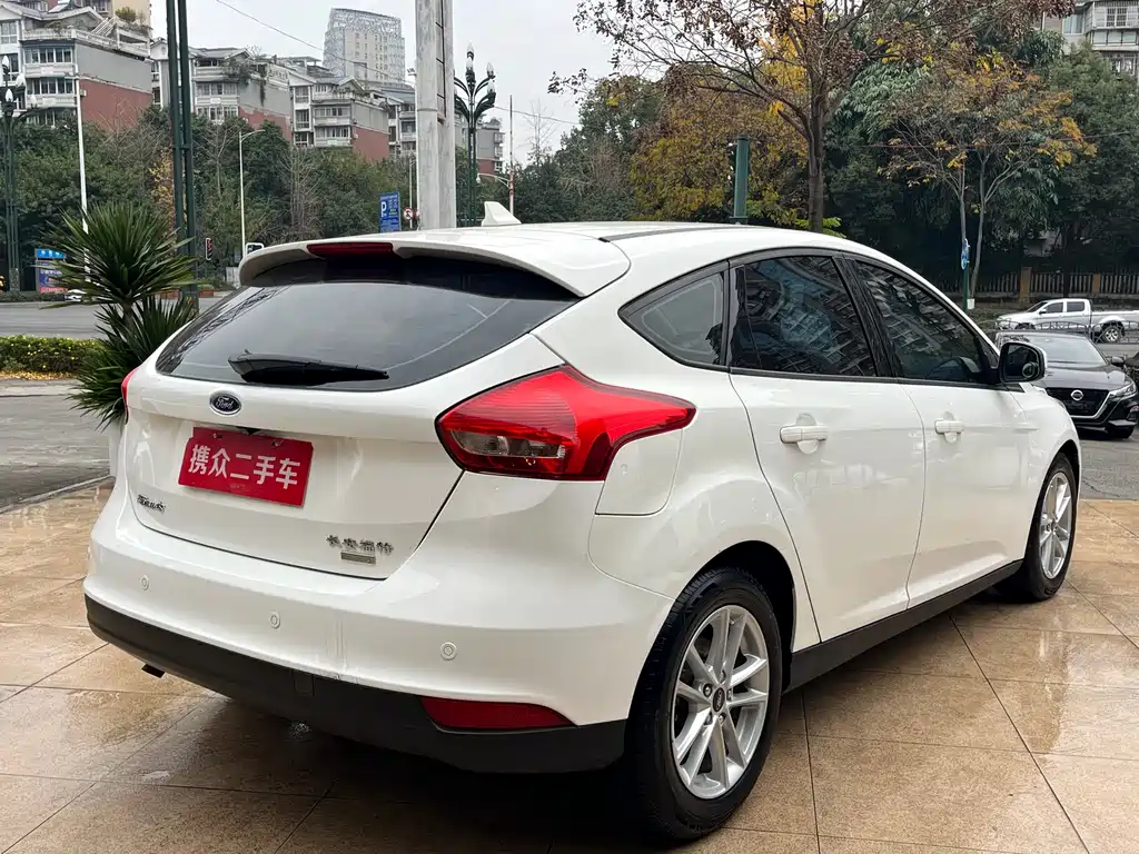 Ford Focus 2017 — фото 15