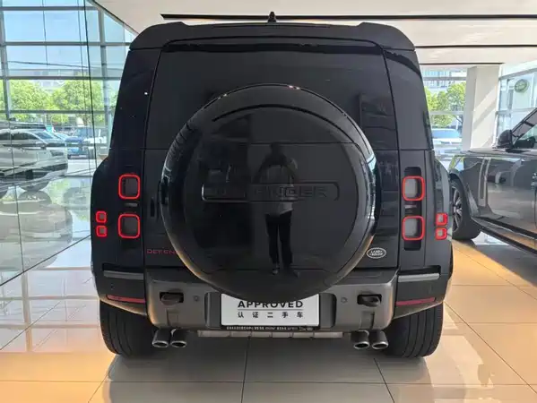 Land Rover Defender 2023