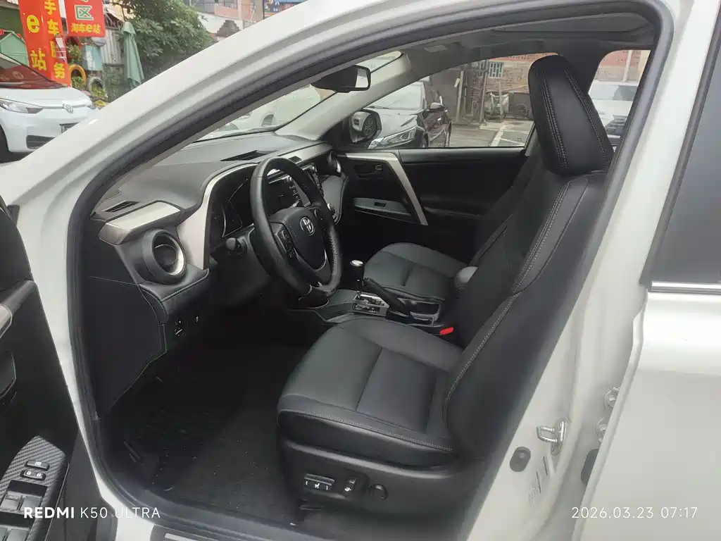Toyota RAV4 2015 — фото 9