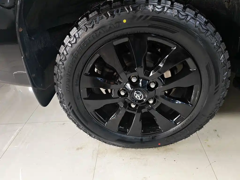 Toyota Sequoia 2010 — фото 19