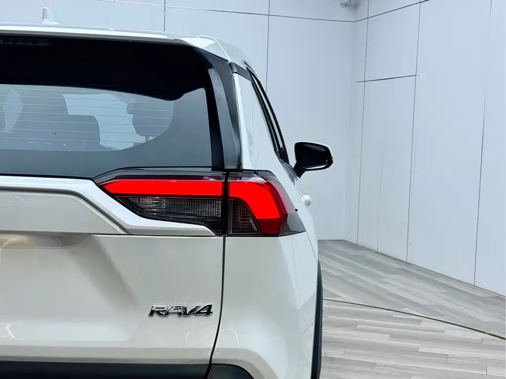 Toyota RAV4 2022 — фото 27