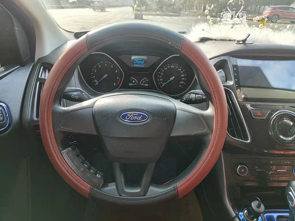 Ford Focus 2016 — фото 10